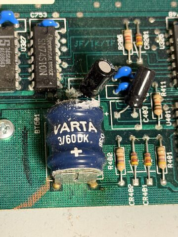 Akkuschaden am PC20-III Board vor der Reinigung