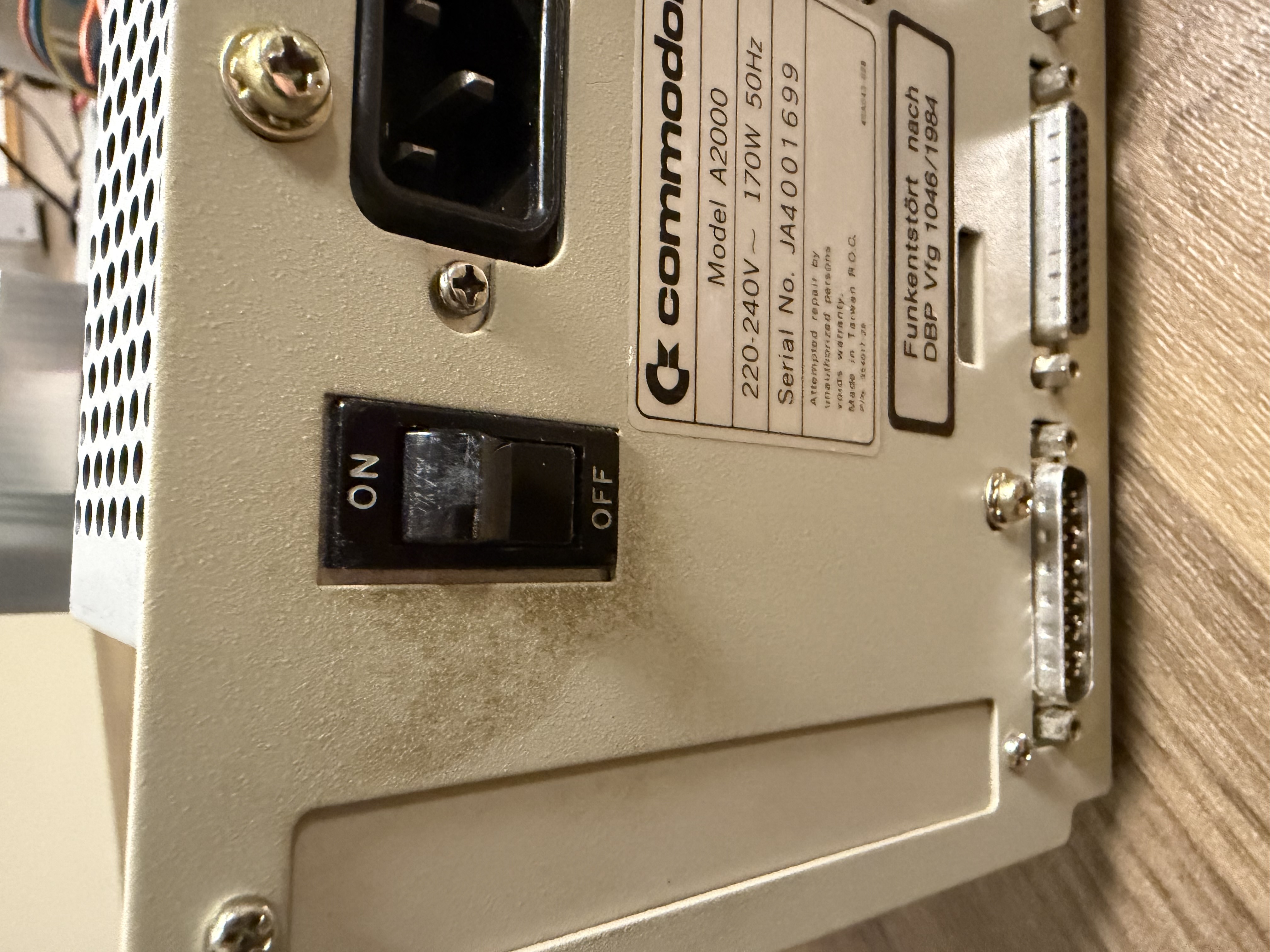 img17: Schalterbereich vor der Reinigung