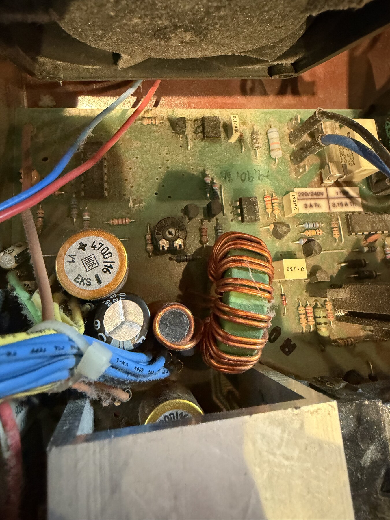 img4: Bereich nach dem Kondensatortausch im Amiga-2000-Netzteil