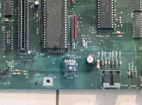 Ausgelaufener Varta-Akku auf einem B2000-CR Rev. 6 Board