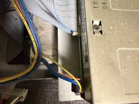 img6: Laufwerke angeschlossen (rechtes Laufwerk)